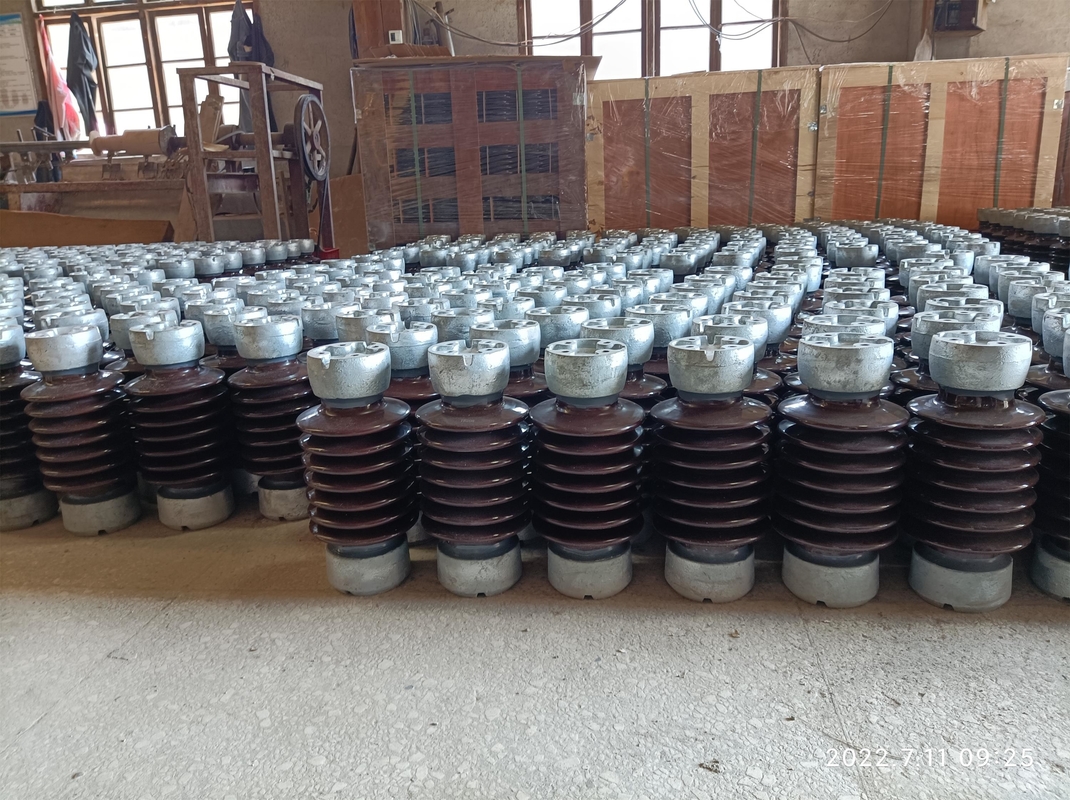 لعاب قهوه ای عایق پست چینی ایستگاهی با مقاومت بالا ANSI TR-208