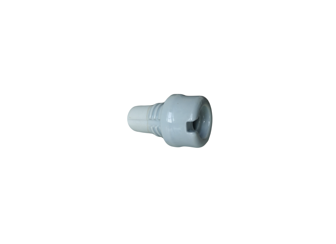 مقره های سرامیکی ANSI 1.2kV خاکستری روی خطوط برق