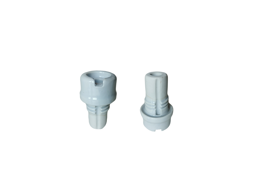 مقره های سرامیکی ANSI 1.2kV خاکستری روی خطوط برق