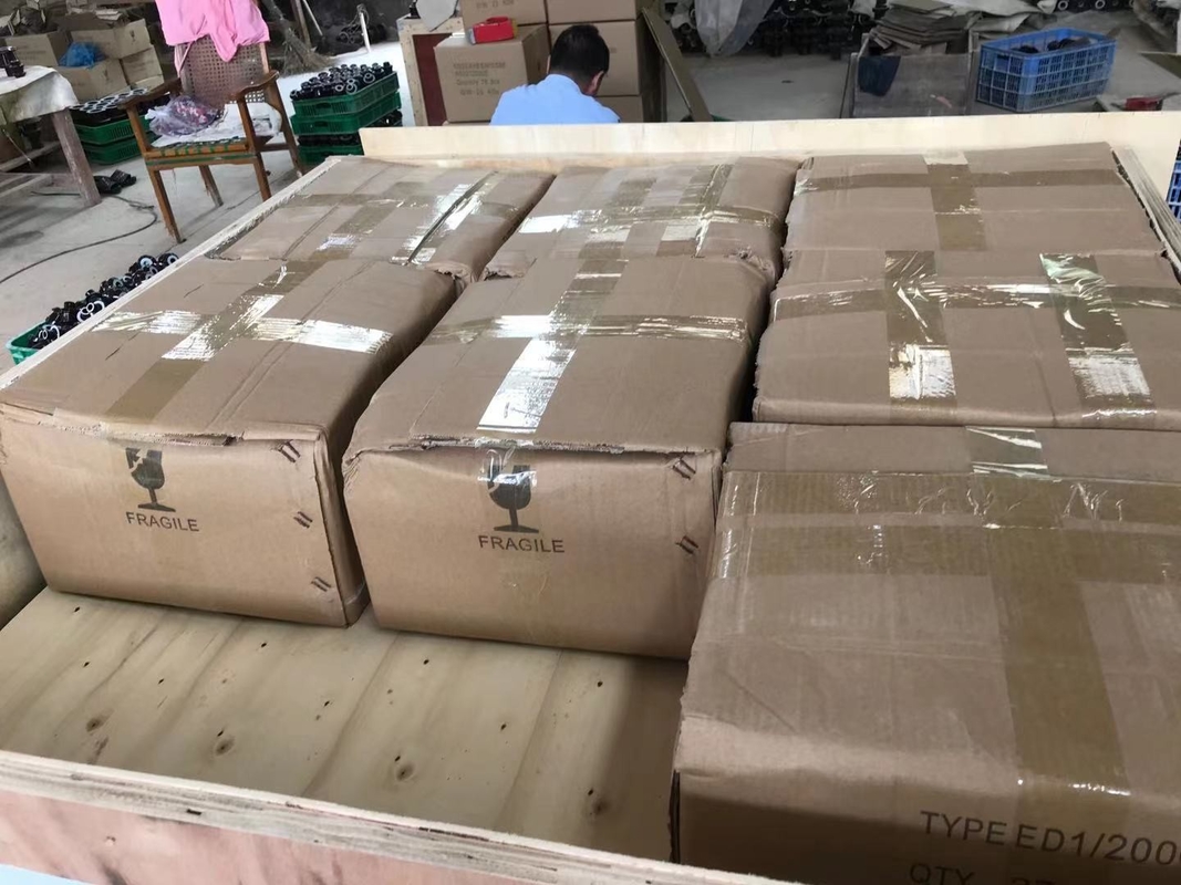 بوش ترانسفورماتور غوطه ور شده با روغن چینی طراحی OEM DIN 42530