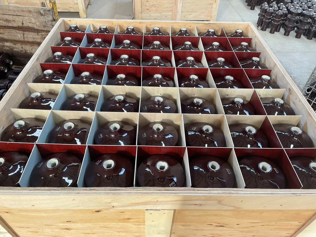عایق های الکتریکی چینی 20NF250 با سطح لعاب قهوه ای روشن